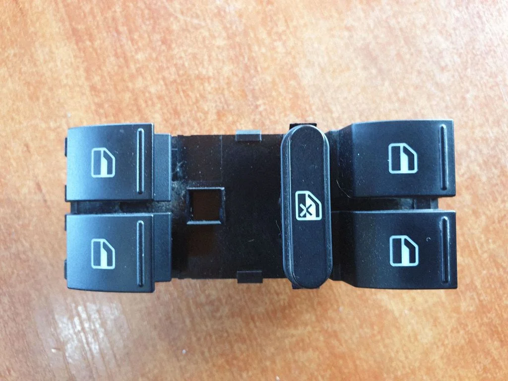 Elektrisko logu slēdzis 1K4959857B