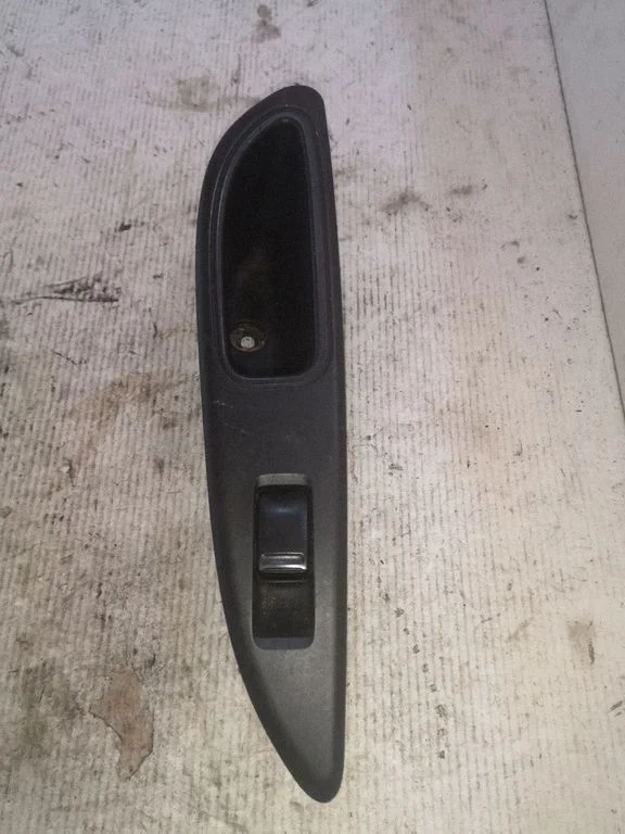 Electric window control switch 82961AV760