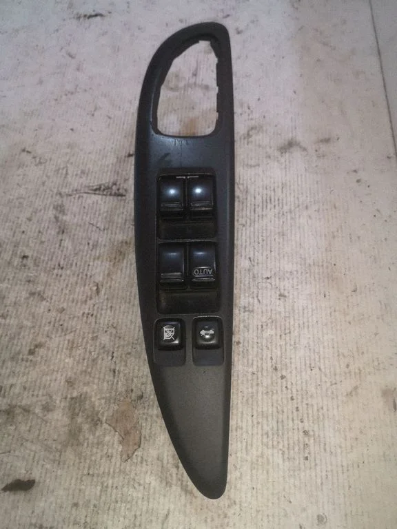 Electric window control switch 25401AV640