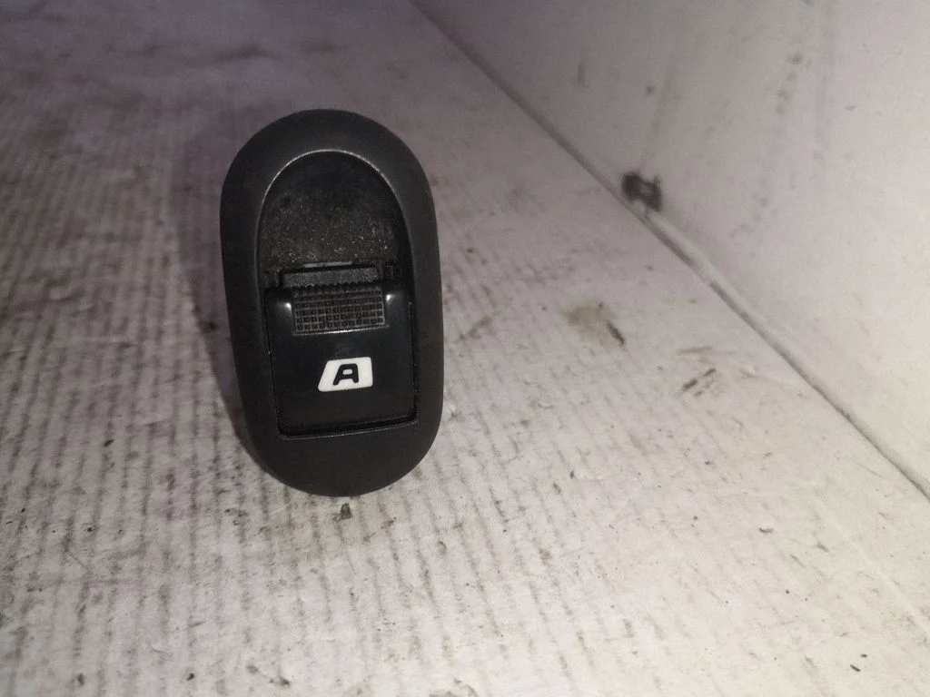 Electric window control switch – Citroen C3 (2005-2010)