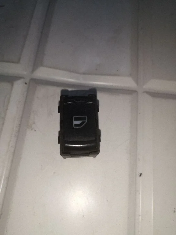 Elektrisko logu slēdzis 3B0959855B