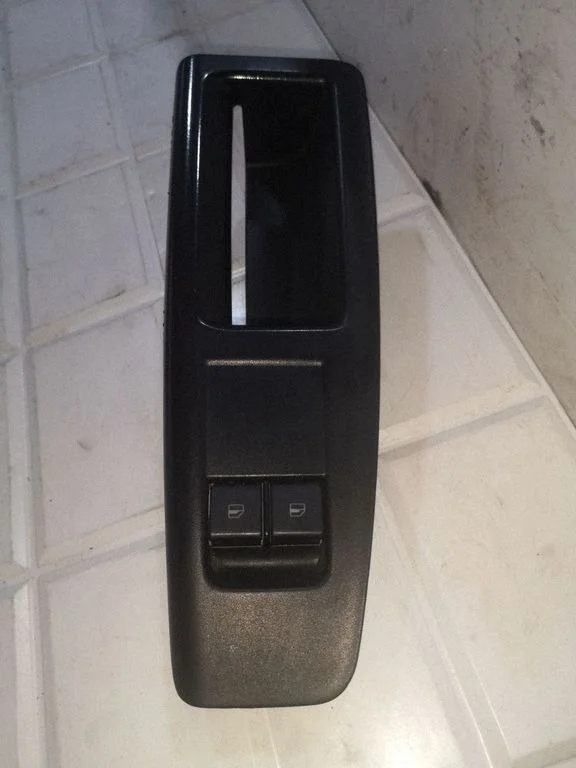 Electric window control switch – Volkswagen Polo IV 9N3 (2005-2009)