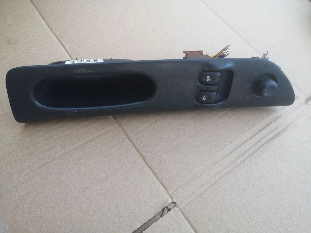 Electric window control switch – Renault Laguna I (1994-2000)