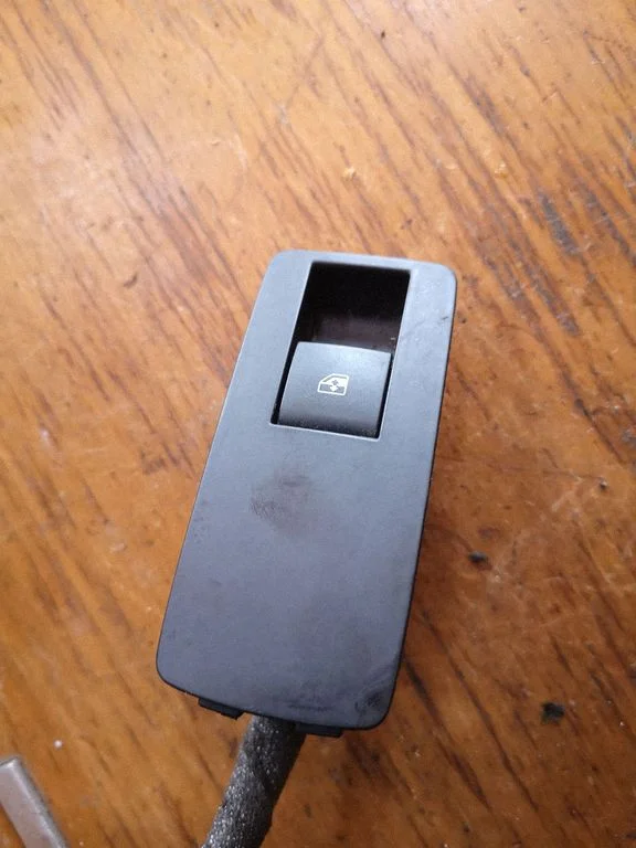 Electric window control switch – Opel Insignia A (2008-2017)