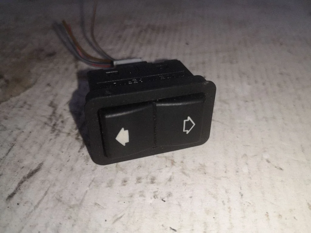Elektrisko logu slēdzis 8368974