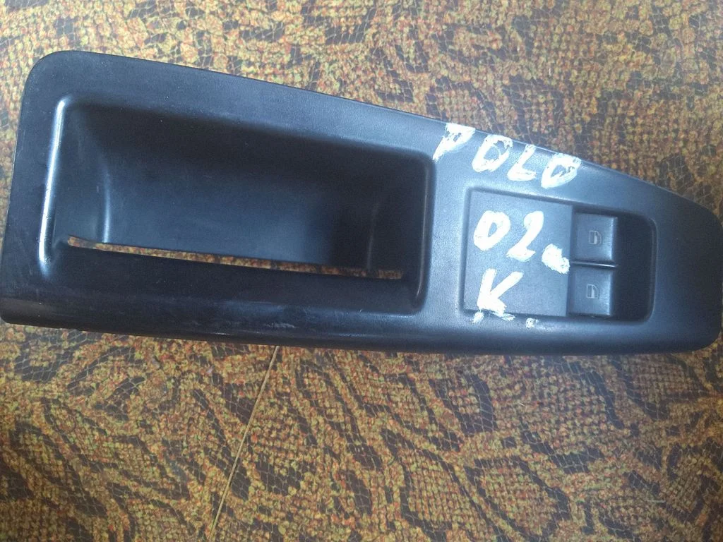Electric window control switch – Volkswagen Polo (2002-2005)
