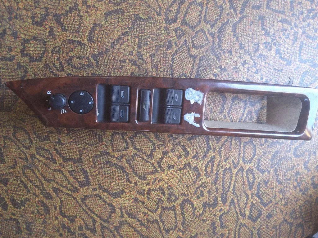 Elektrisko logu slēdzis 4D1959517