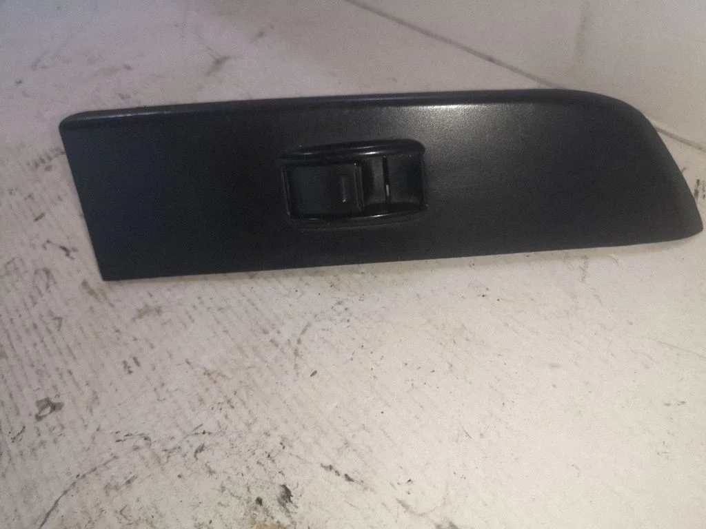 Electric window control switch 423110030