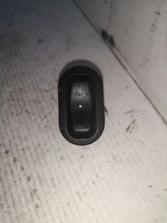 Electric window control switch 13363100