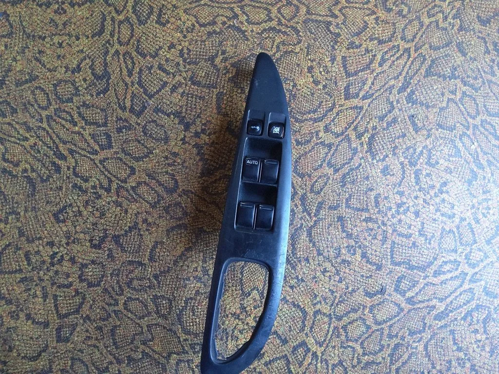 Przełącznik szyb elektrycznych 25401AV640
