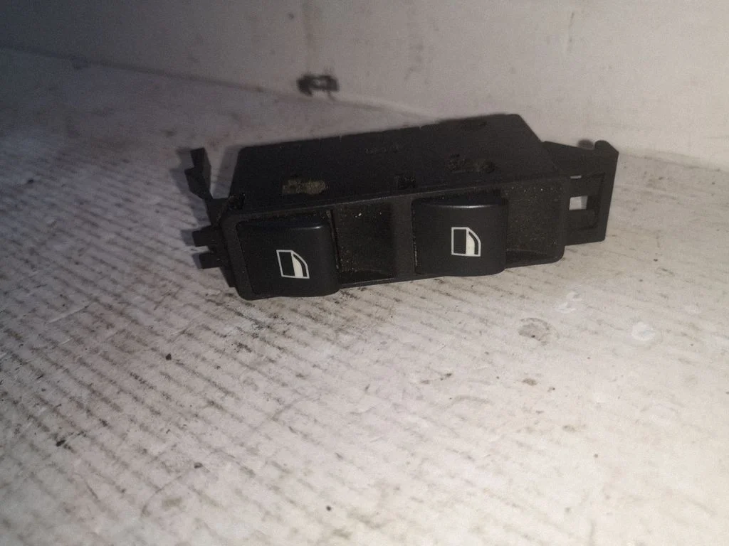 Electric window control switch 61318381514