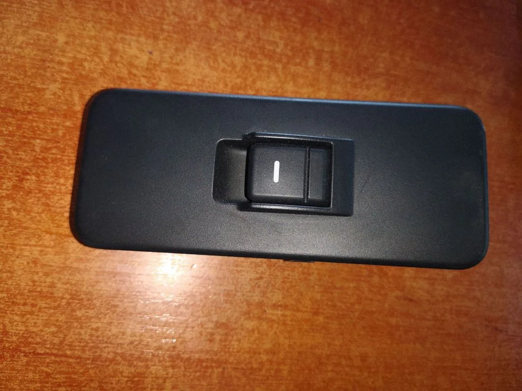 Electric window control switch – Land Rover Range Rover Sport L320 (2005-2013)