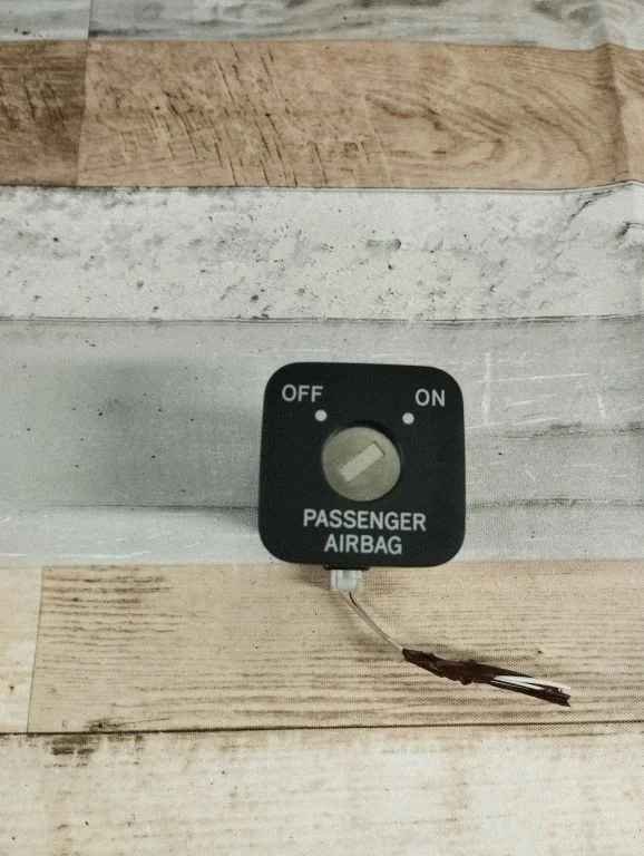 Passenger airbag on/off switch – Toyota Corolla Verso AR10 (2004-2009)