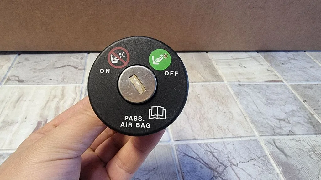 Passenger airbag on/off switch 46818777