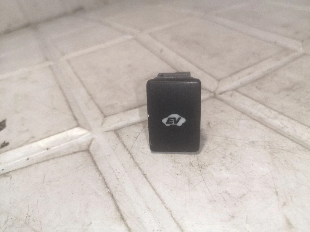 Other switches/knobs/shifts 15B060