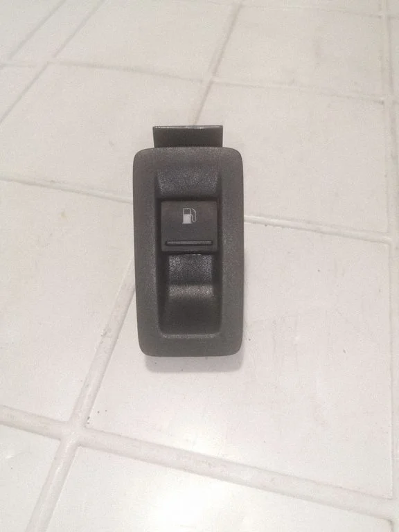 Fuel tank opening switch – Volkswagen Golf Plus (2005-2013)