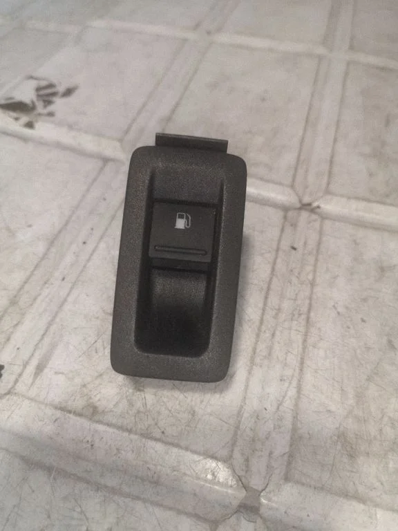 Fuel tank opening switch – Volkswagen Touran I (2003-2010)