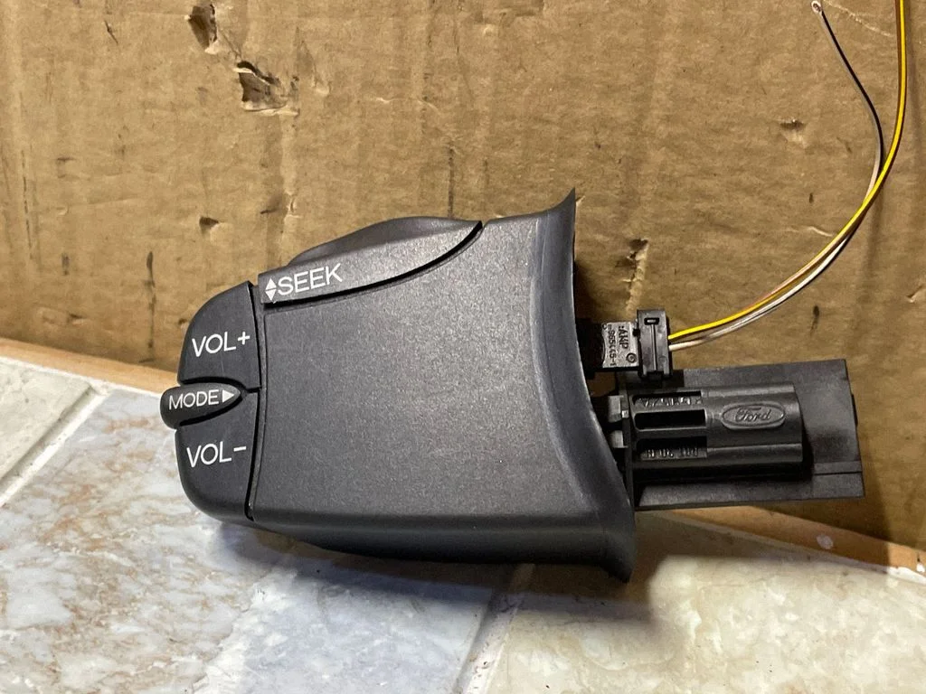 Multifunktsionaalne juhtlüliti / nupp – Ford Focus C-MAX (2003-2010)