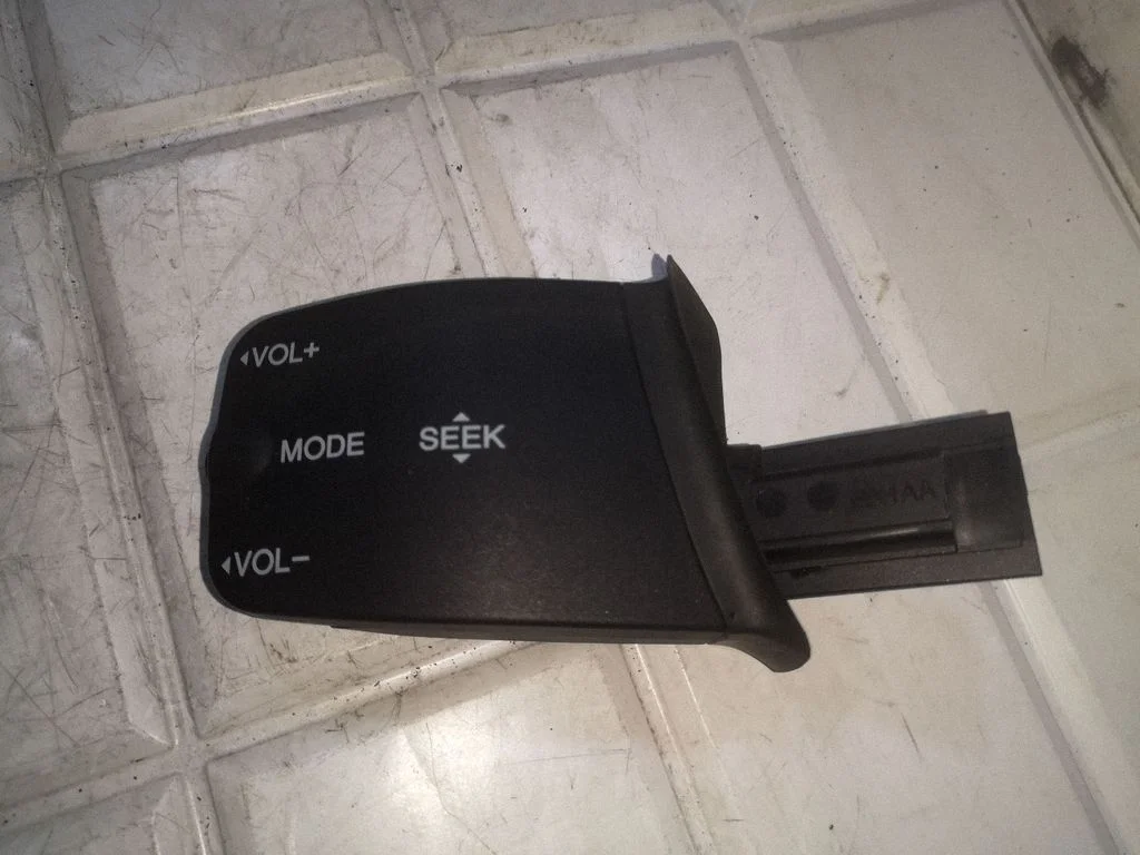 Multifunctional control switch/knob – Ford Focus C-MAX (2003-2010)