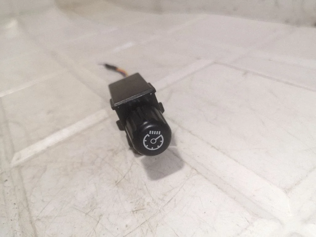 Panel lighting control switch – Lexus IS 220D-250-350 (2006-2013)