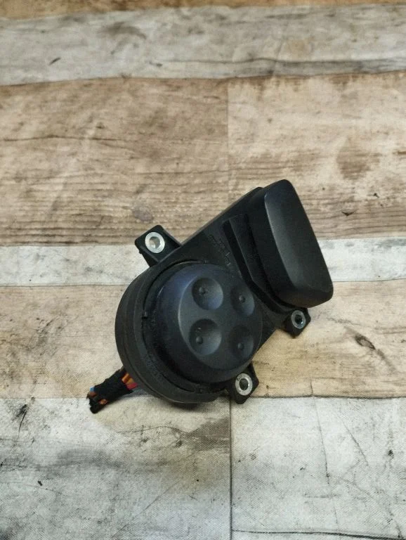Seat control switch – front left