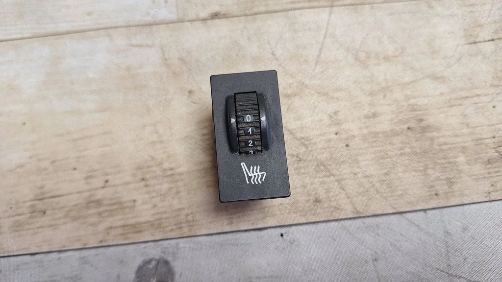 Seat heating switch 96500377XT