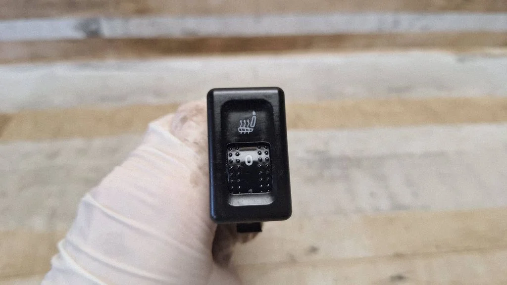 Seat heating switch – Ford Galaxy (2000-2006)
