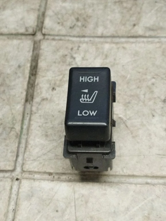 Seat heating switch – Subaru Outback (2009-2014)