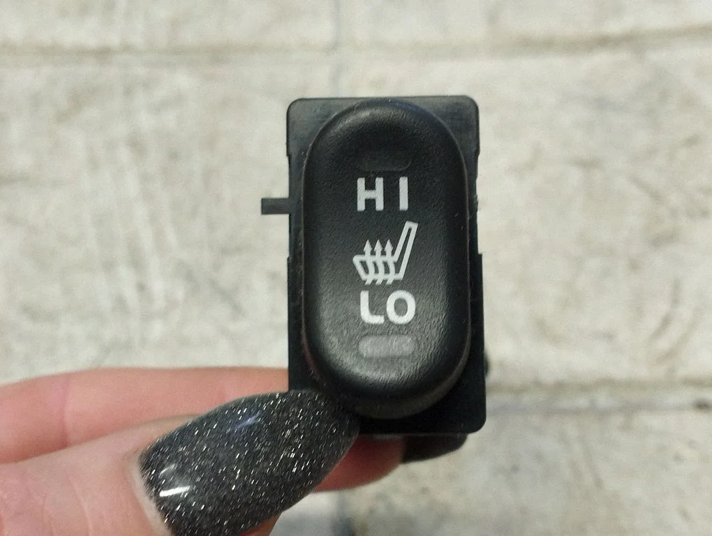 Przełącznik podgrzewania foteli 5B07