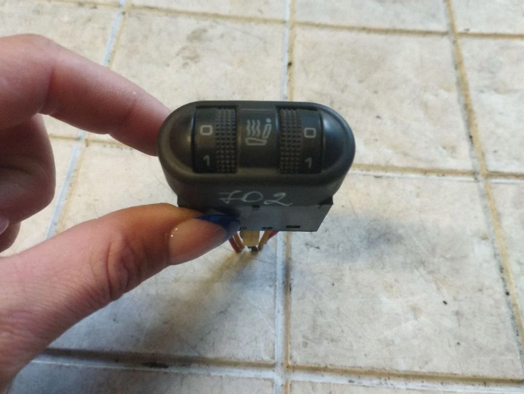 Seat heating switch – Volkswagen Sharan (1996-2000)