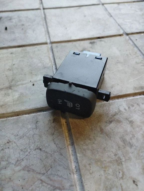 Seat heating switch – Honda CR-V (2007-2012)