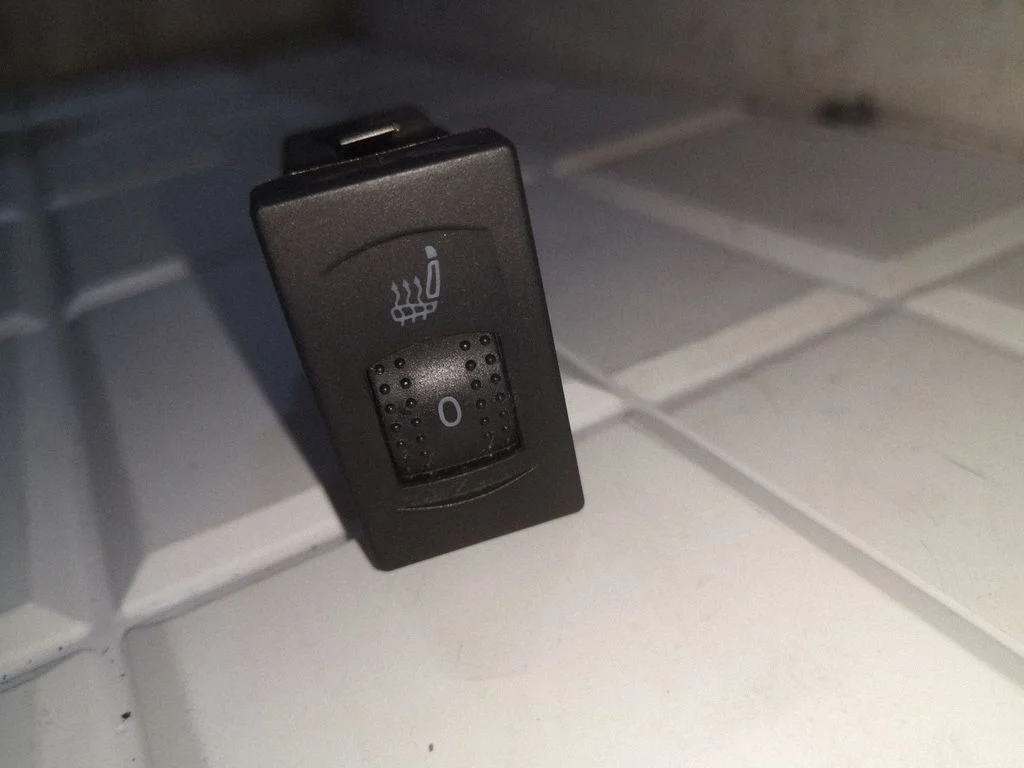 Seat heating switch – Volkswagen Passat B5.5 (2001-2005)