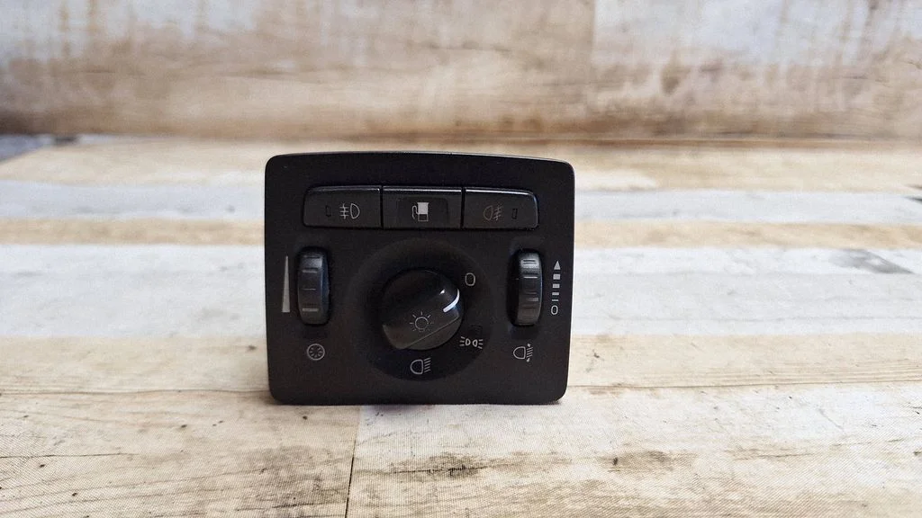 Light switch 30739300