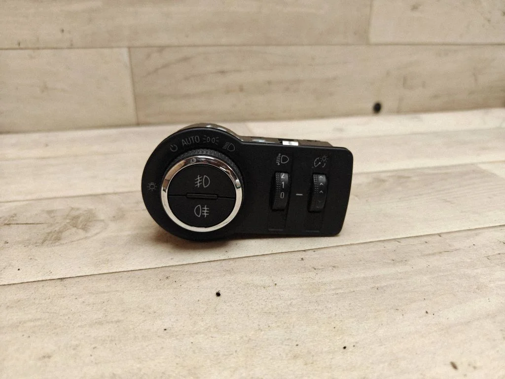 Light switch 13268702