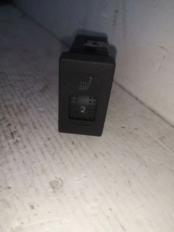 Seat heating switch – Volkswagen Passat B5.5 (2001-2005)
