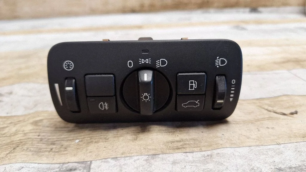 Light switch 30739413