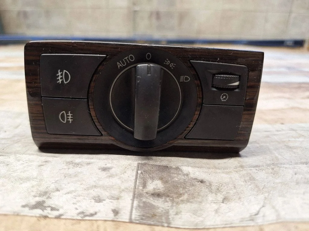 Light switch 96672909