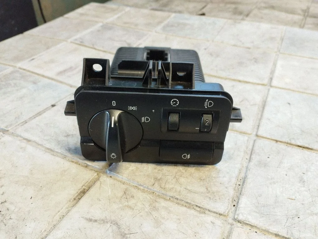 Light switch 61318383225