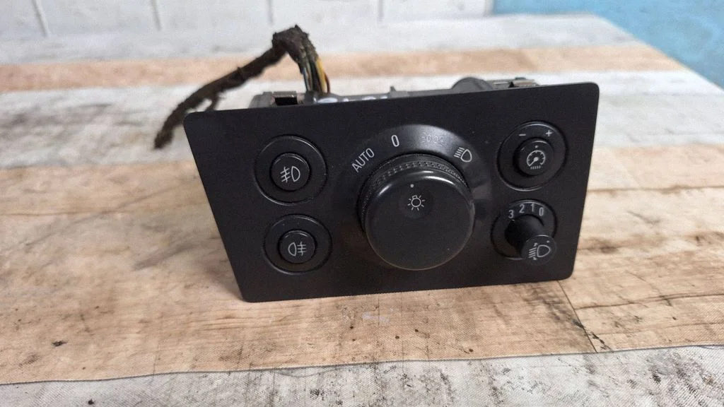 Light switch 13205868
