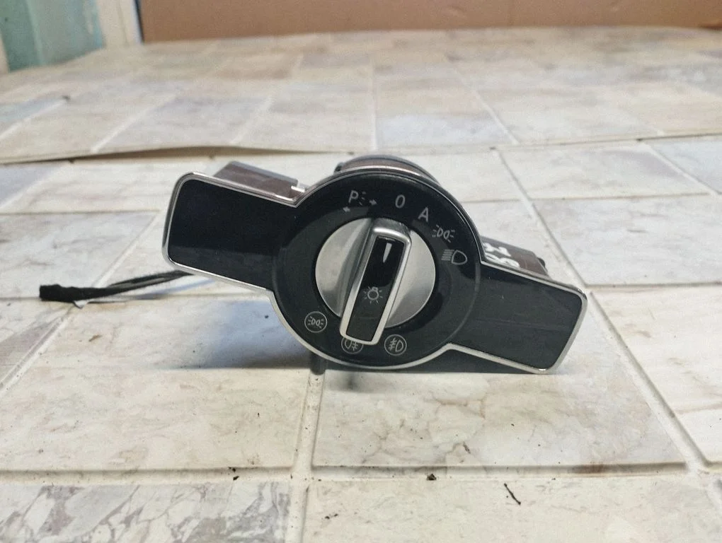 Light switch A2215452404