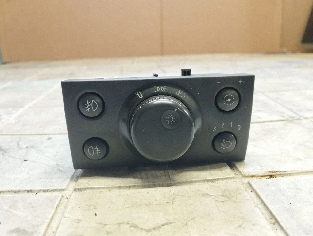 Light switch 93394755