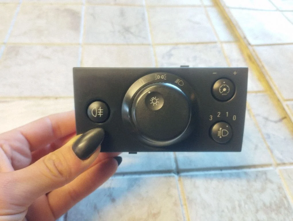 Light switch 13230796