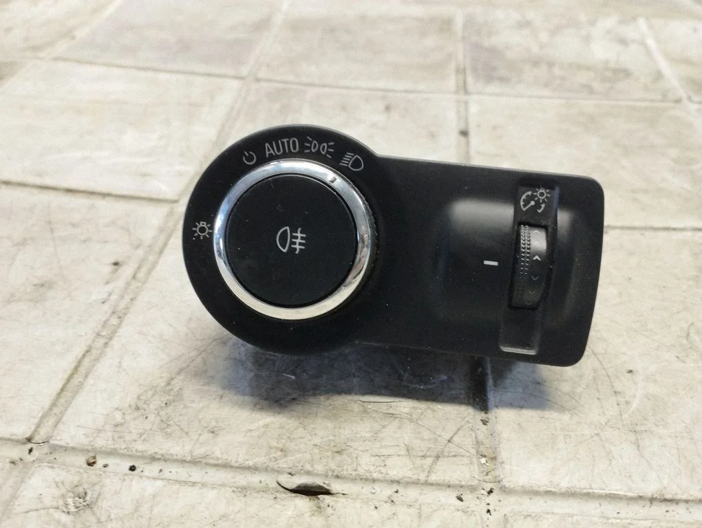 Light switch 13268710