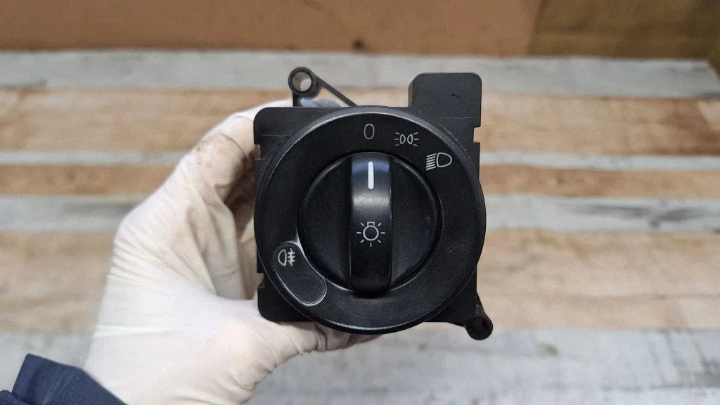 Light switch 9065450104