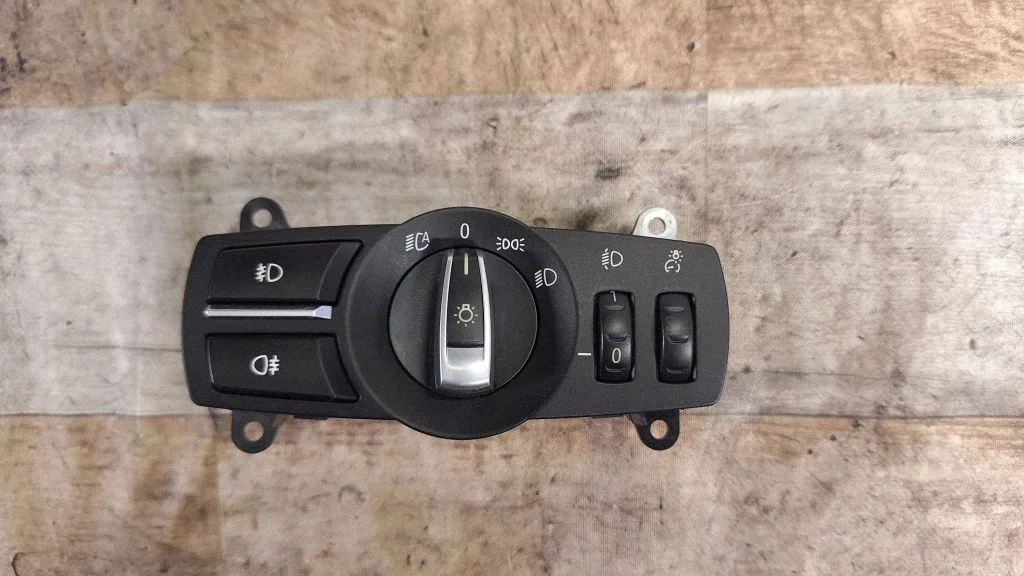 Light switch 9192746