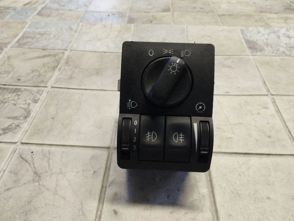 Light switch 09180770