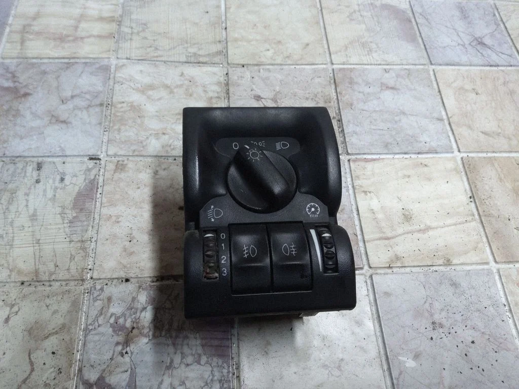 Gaismu slēdzis 03392160000