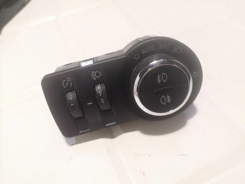 Light switch – Opel Insignia A (2008-2017)