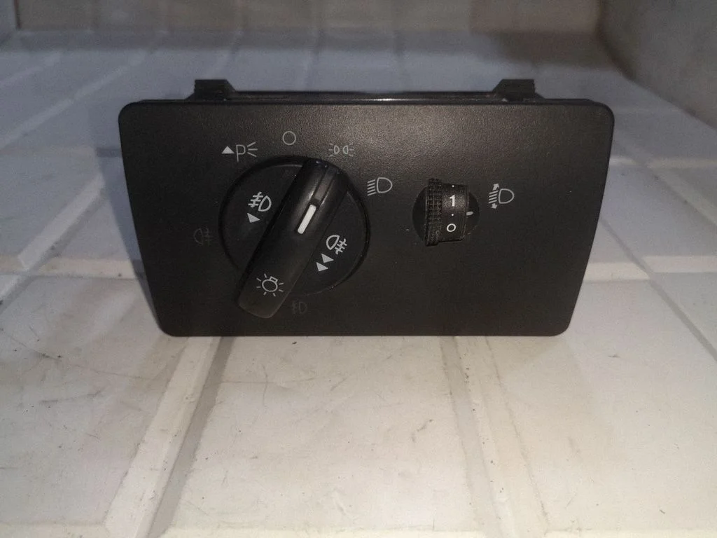 Light switch – Ford Mondeo Mk III (2000-2007)