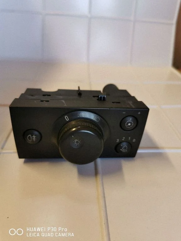 Light switch 93394756